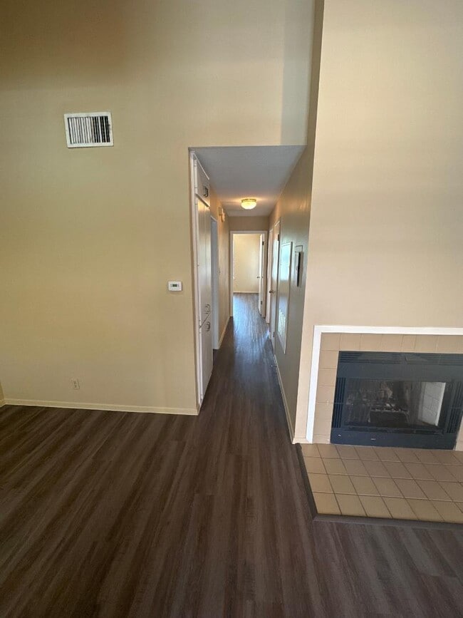 Building Photo - 106 E 30th St