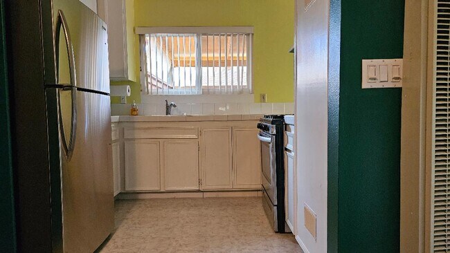 Building Photo - 10216 Princess Sarit Way