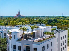 Building Photo - 701 Valencia Ave