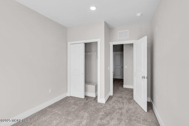 Building Photo - 201 Sunset Ave