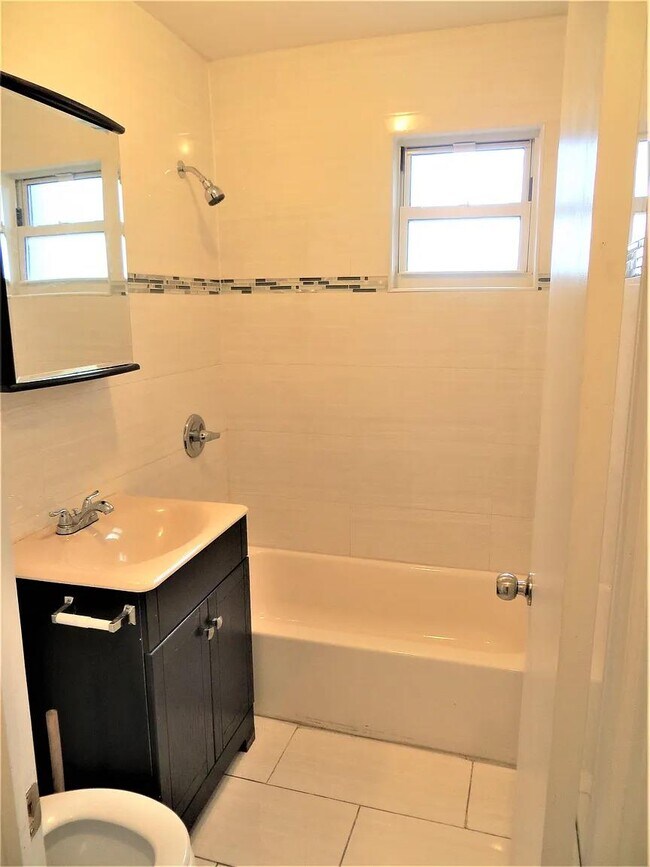 Building Photo - 3521 Tiemann Ave
