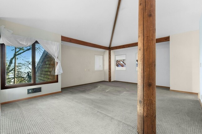 Building Photo - 2Bd/1.75Ba Mercer Island House