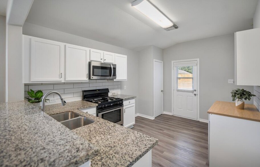 Kitchen - 18022 Riata Crossing Dr