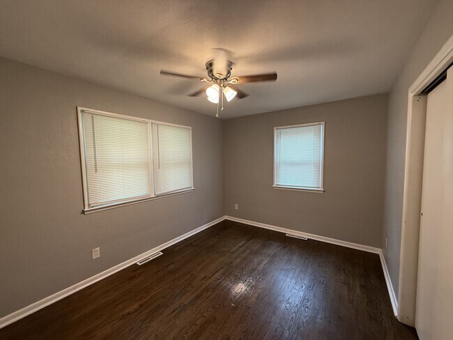 Building Photo - SEE IT NOW: Stylishly Updated Home in Inde...