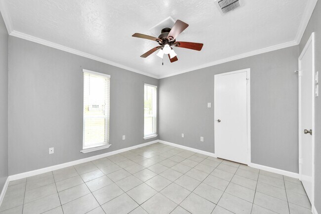 Building Photo - 10707 Shannon Hills Dr