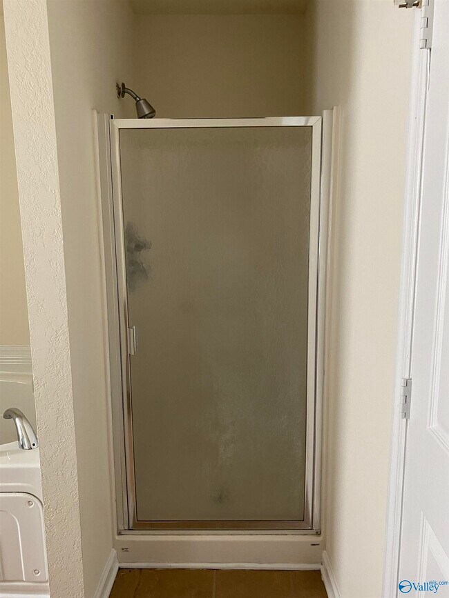 Building Photo - 3071 Lakeland Dr SW