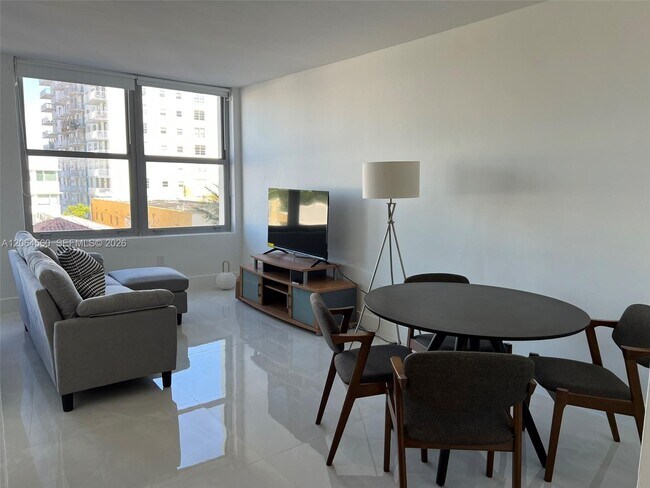Building Photo - 2899 Collins Ave