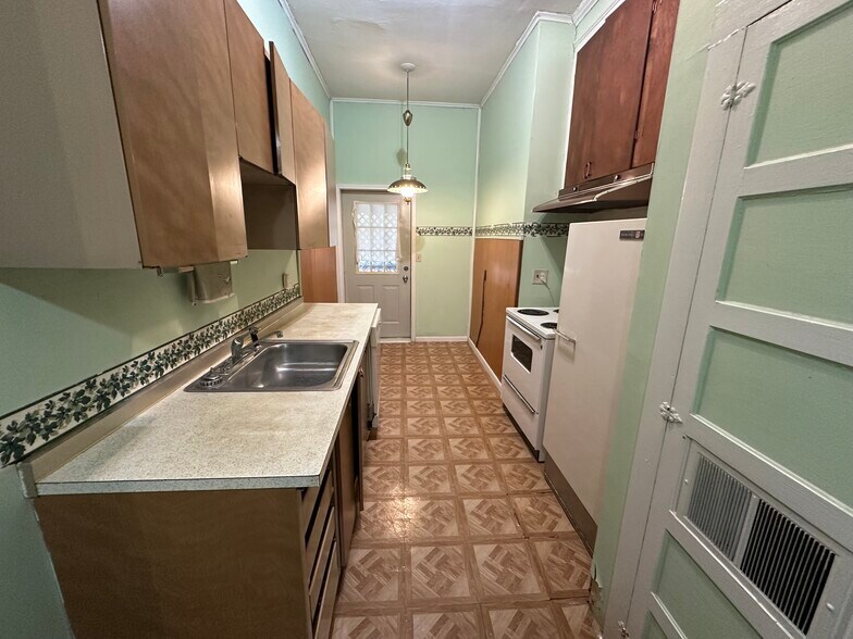 Kitchen - 926 Diamond Park