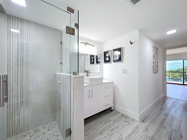 Building Photo - 364 Golfview Rd