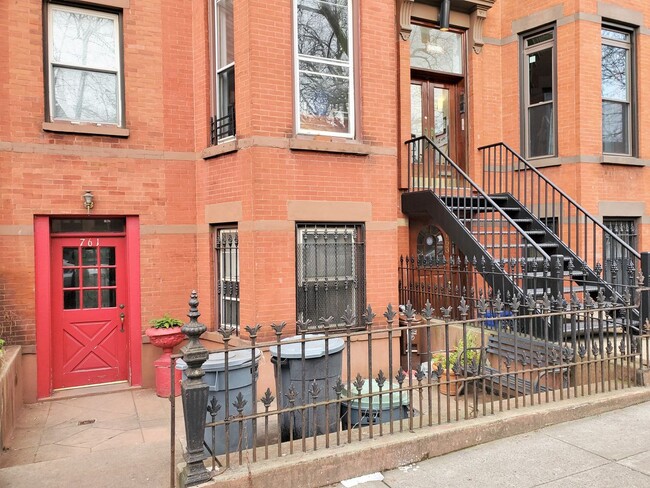 Building Photo - 761 Union St