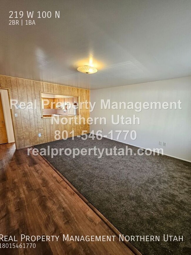 Building Photo - 2 Bedroom 1 Bath Upstairs Apartment in Bri...