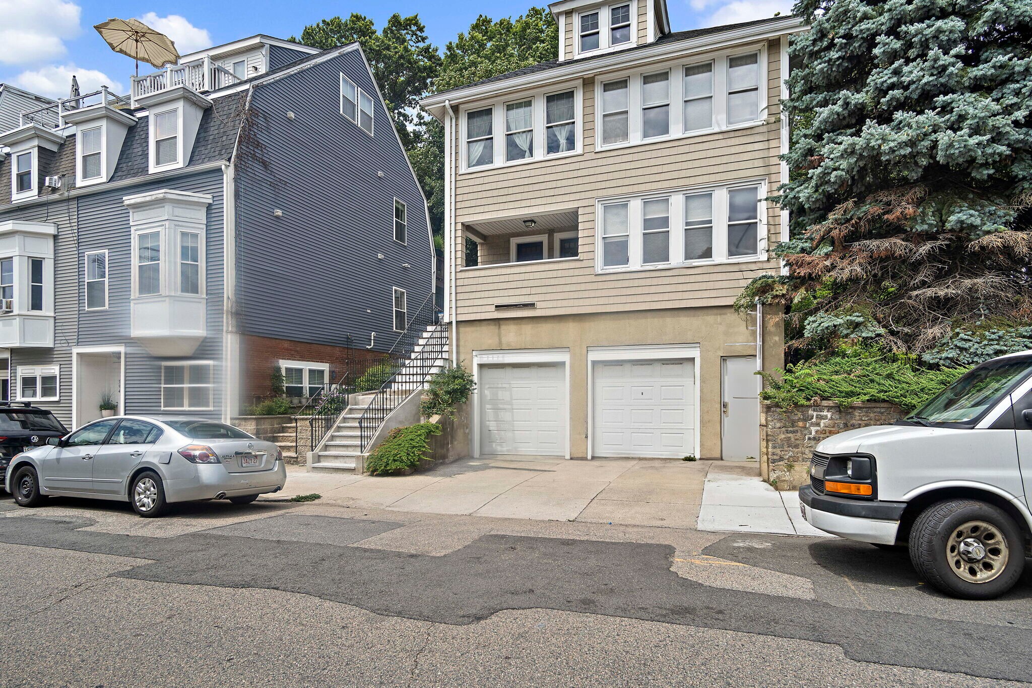 Building Photo - 398 E 8th St