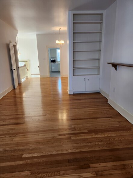 Building Photo - 125 Peyton St