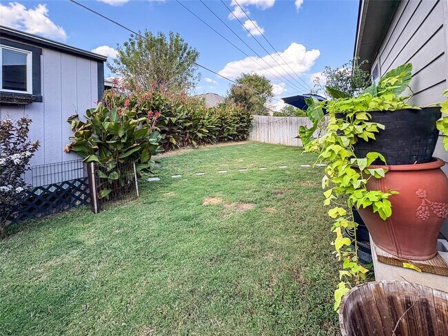 Building Photo - 307 Andesite Trl