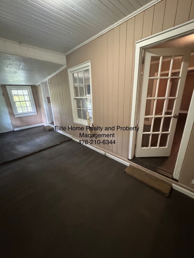 Building Photo - 1220 Sylvian Dr