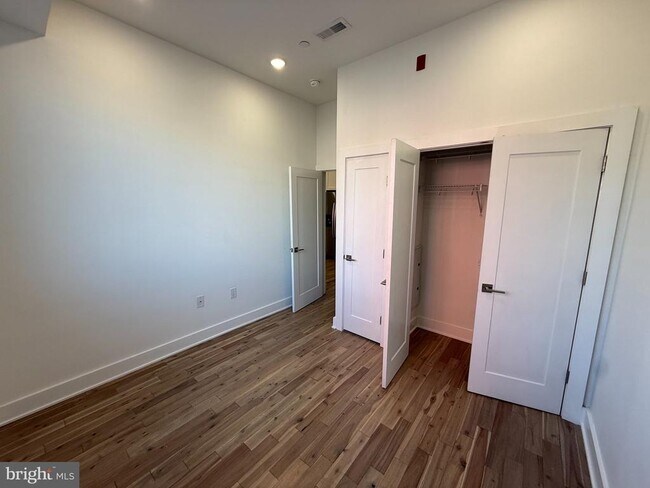 Building Photo - 1433 Brown St