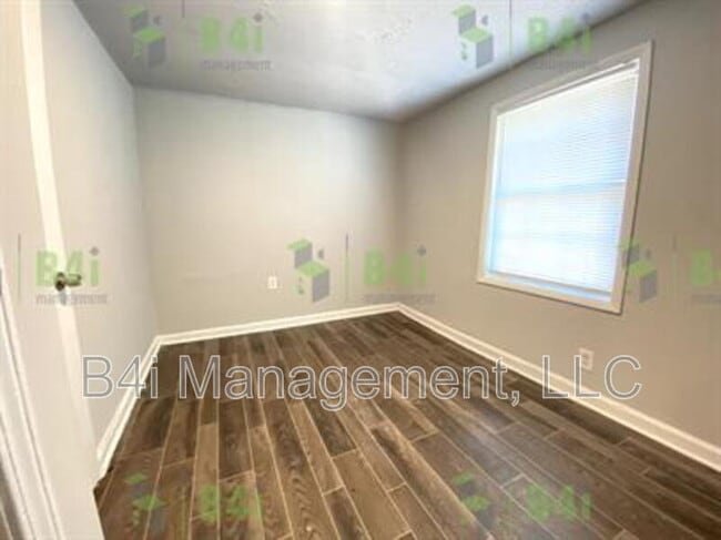 Building Photo - 8012 Green St