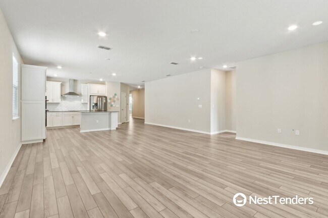 Building Photo - Stunning Northside Home!