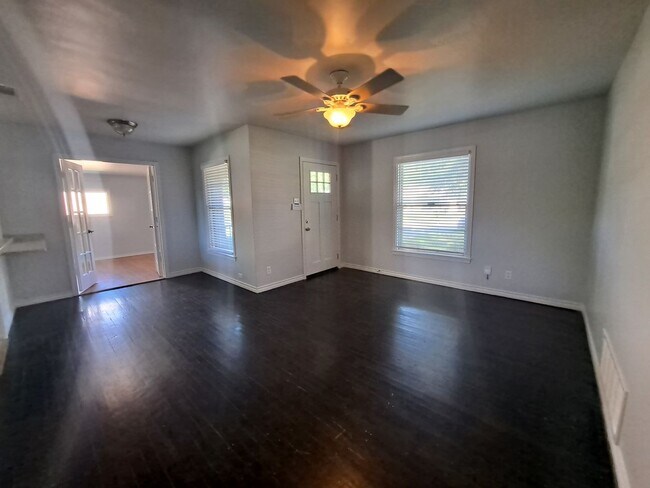 Building Photo - COMING SOON - Beautiful 3/1