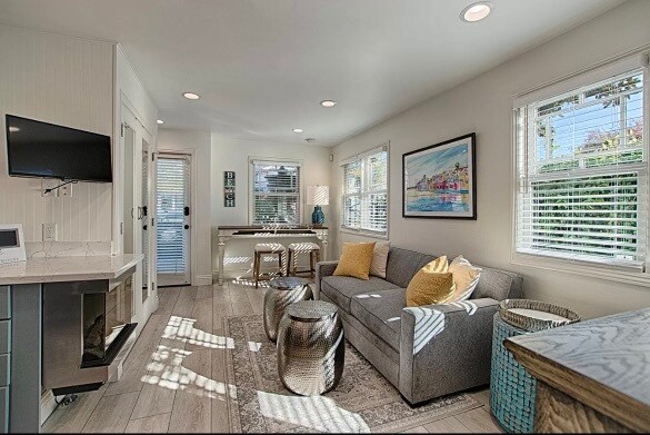 Living Room - 307 Capitola Ave