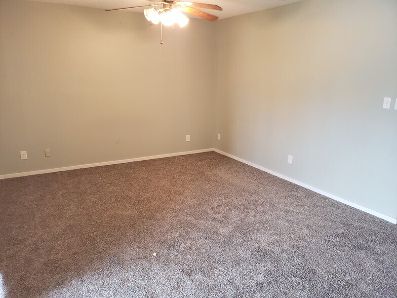 Building Photo - 7859 La Sierra Ct