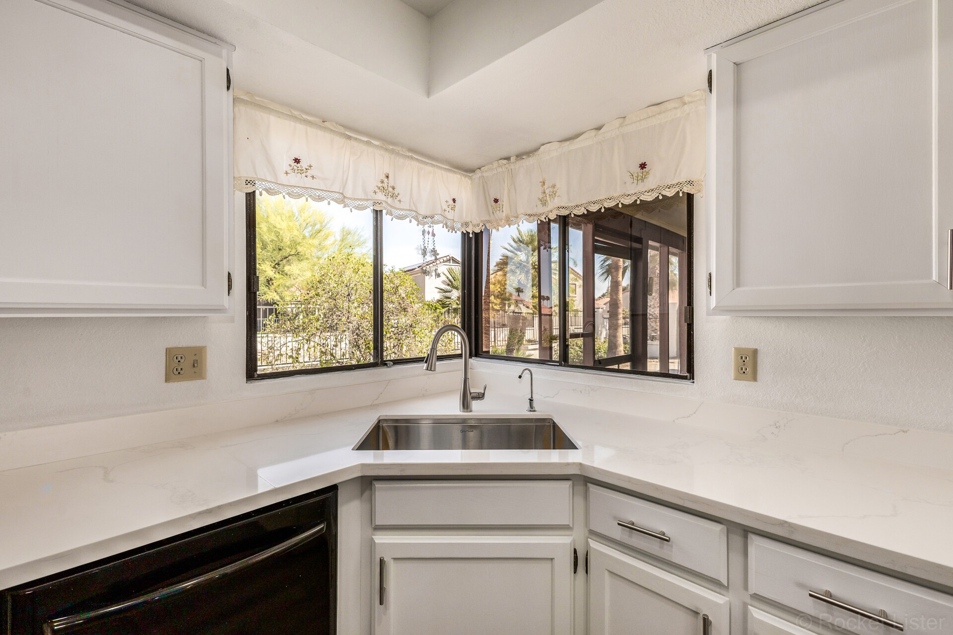 Building Photo - 7608 W McRae Way