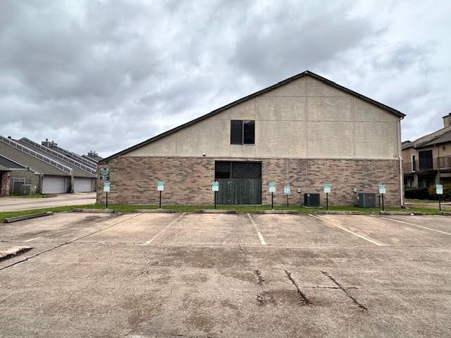Building Photo - 3808 Landmark Dr
