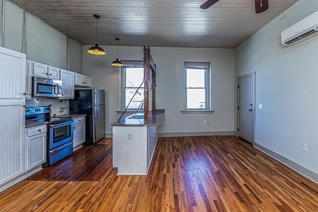 Building Photo - Wilson Furniture Company Lofts- Unit D