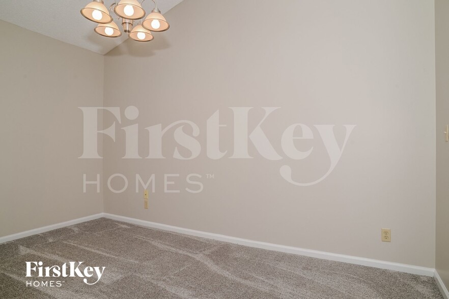 Building Photo - 1915 Ashmore Green Dr