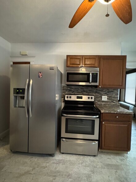 Building Photo - 37 Mountford St