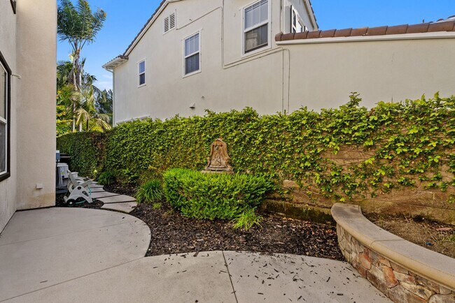 Building Photo - Luxury Living in San Clemente – 5 Bed, 3.5...