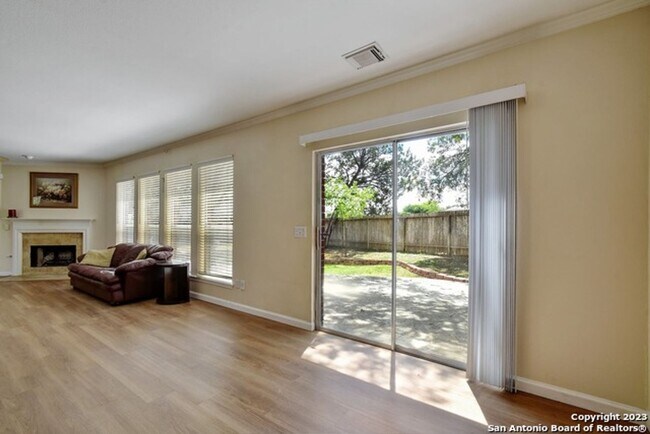 Building Photo - Braun and 1604 Area in Greenbriar gated community