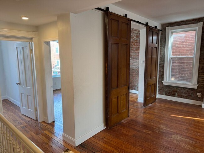 Building Photo - 3020 Cherokee St