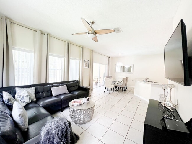 Building Photo - 4749 Ormond Beach Way