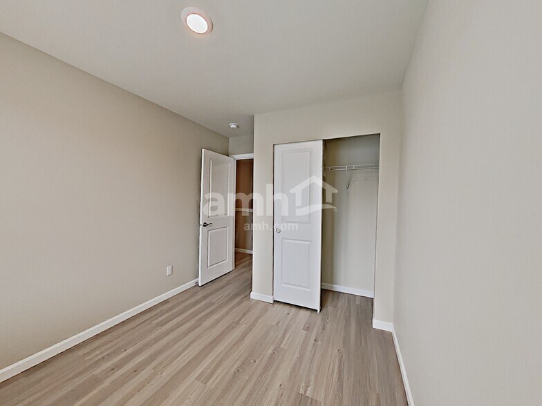 Building Photo - 5748 86th Dr NE