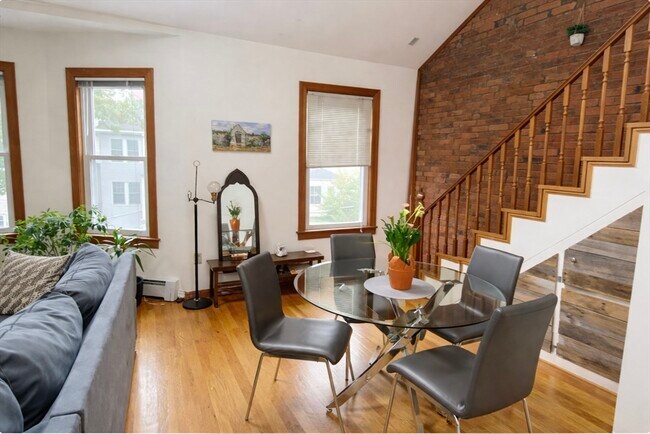 Building Photo - 30 Newbern St