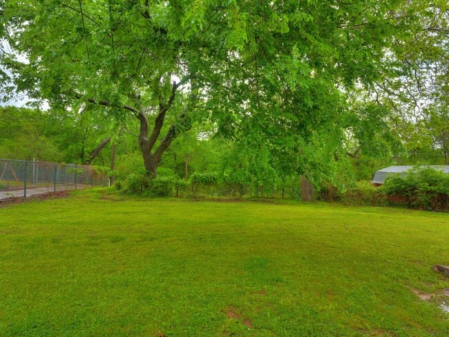 Building Photo - 3 Bedroom 1 Bath Home in Shawnee!