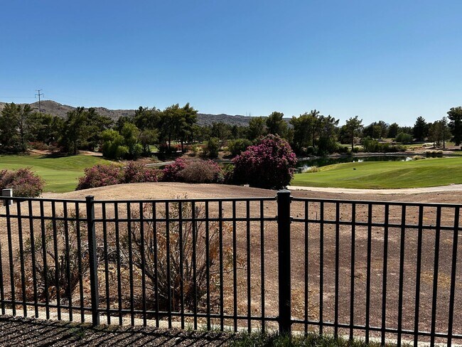 Building Photo - GOLF COURSE LOT - 3 Bed/3Bth GATED Communi...