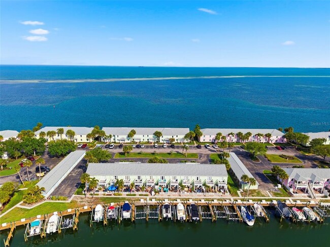 Building Photo - 4751 Coquina Key Dr SE