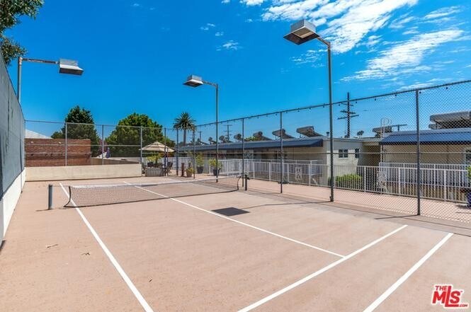 Building Photo - 639 Bay St