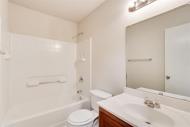 Building Photo - 937 Canary Dr