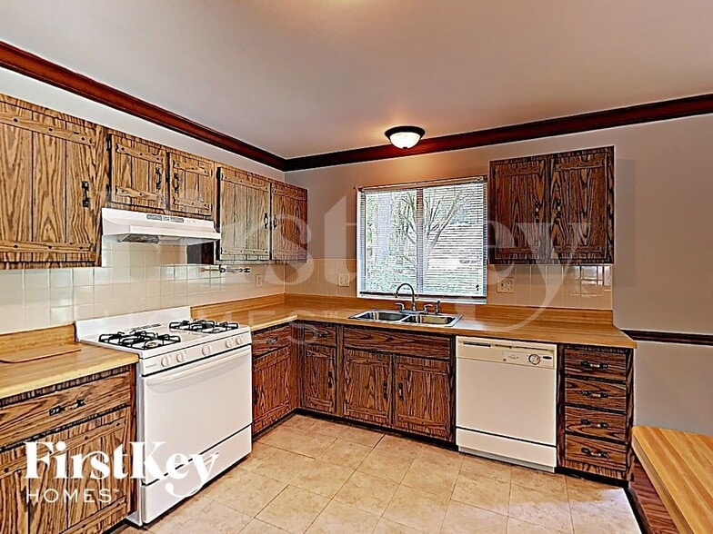 Building Photo - 7011 Blue Mountain Dr