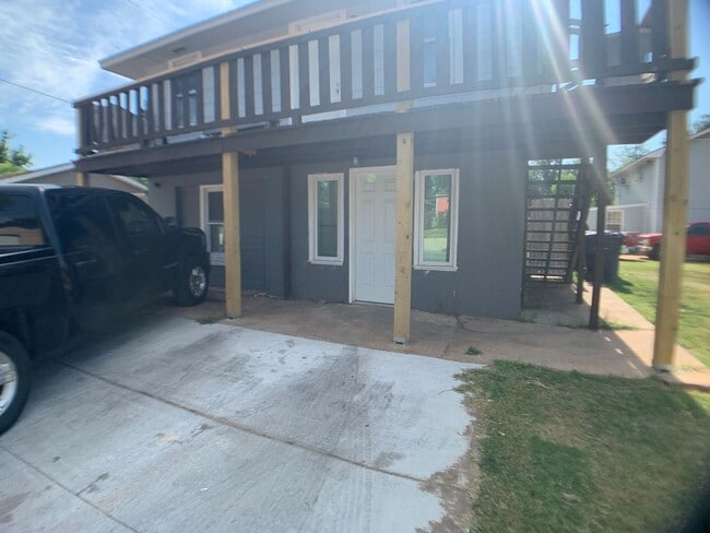 Building Photo - 1 Bed Duplex OKC