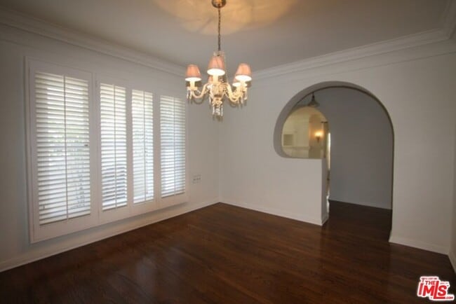 Building Photo - 1114 S Clark Dr