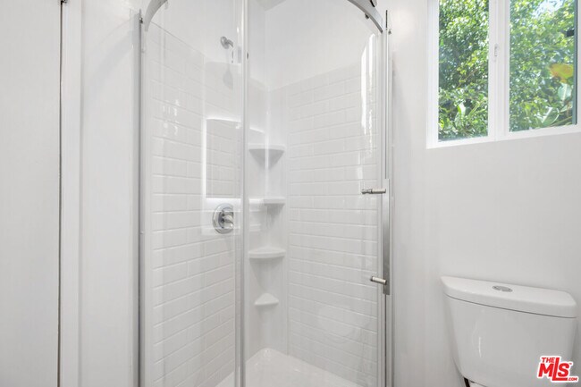 Building Photo - 833 5th St