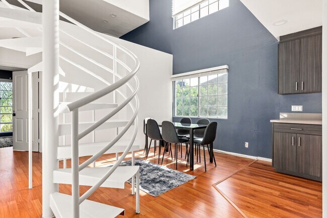 Building Photo - 10777 Ashton Ave