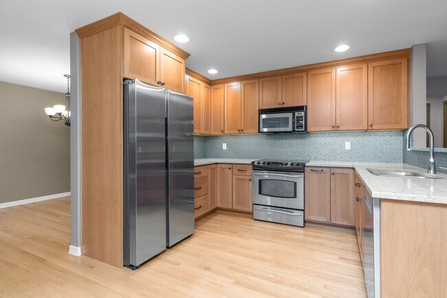 Building Photo - Spacious 4 bed/2.5 bath in Kirkland