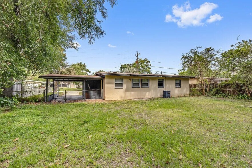 Building Photo - 1938 Monteau Drive