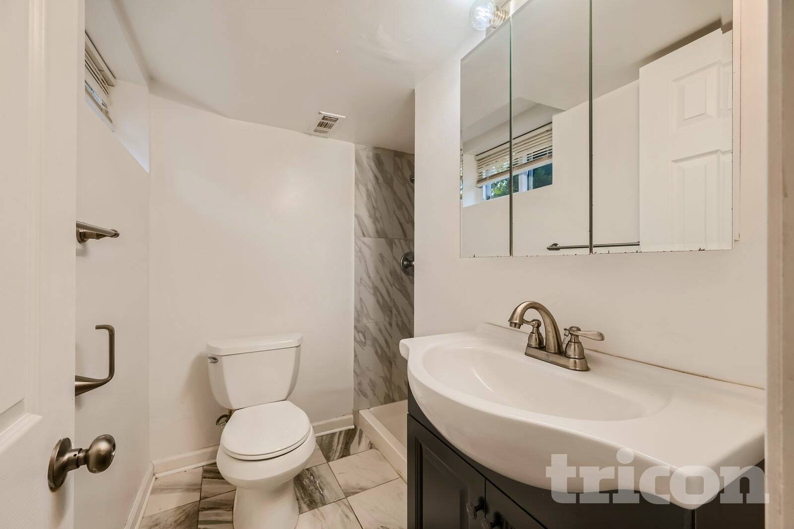 Building Photo - 2012 Royal Garden Dr