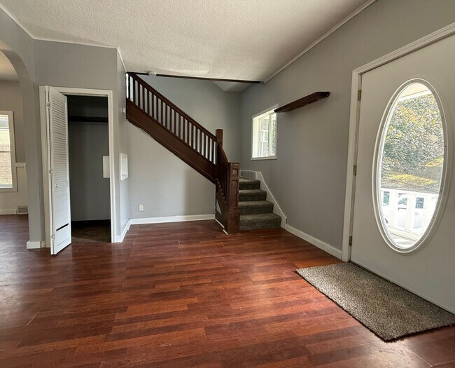 Building Photo - Great East End - 3 Bedroom Home